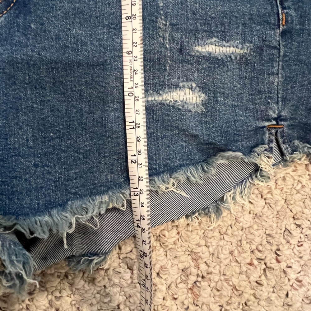 We The Free Crvy Denim shorts - Size 30 - Picture 9 of 11